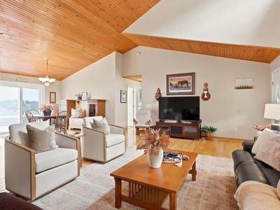 204 Rosewood Dr NE