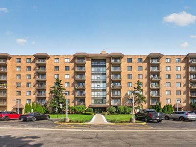 Property at 1727 W Crystal Ln Unit 611, Mount Prospect, IL