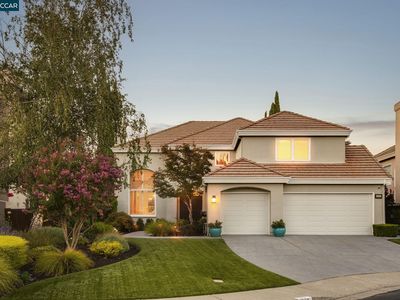 220 Dove Creek Ln