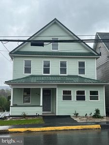 256 W Main St
