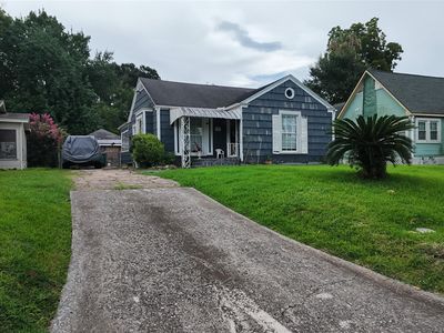 1923 Esperanza St