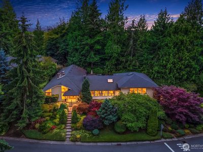 2725 Sahalee Drive W