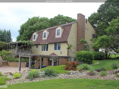 1077 Meadow Lake Dr