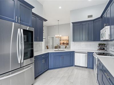 637 Beachwalk CIR #E202