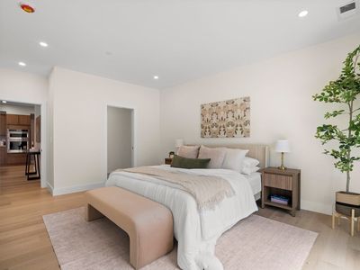 106-108 Bunker Hill St #2