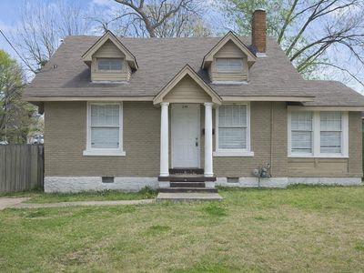 244 N Bellevue Blvd