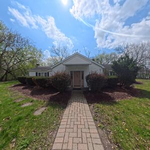 805 E Palatine Rd