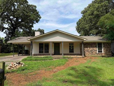 1000 Towering Oaks Dr