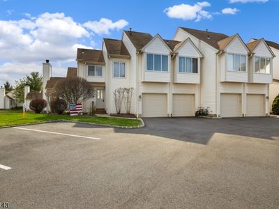 8 Russell Ct