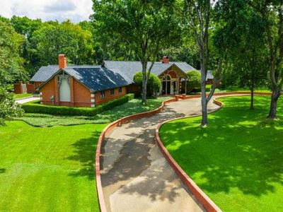 112 Willowbrook Dr