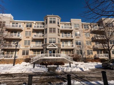 30 Freedomway APT 406