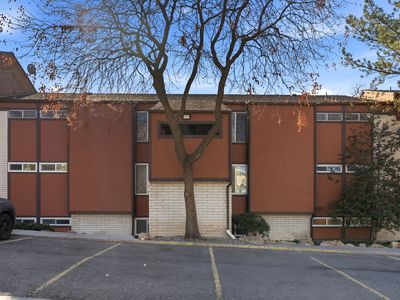 2402 S Elizabeth St APT 2