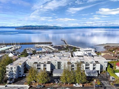 22213 6th Avenue S #203