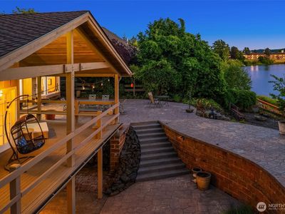 405 Lakeshore Drive