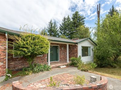 441 E Hillcrest Drive
