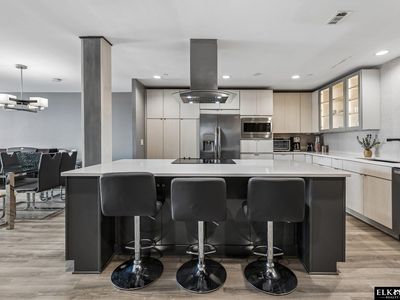 3000 Farnam St APT 8F