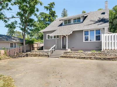 300 Sunrise Ave