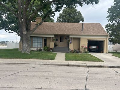 1004 Dakota Ave