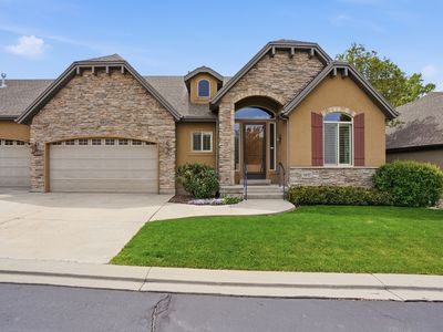 1832 E Peyton Ct