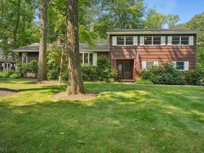 Property at 18 Holly Dr, Succasunna, NJ
