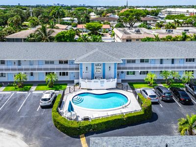 4111 NE 21st Way #204