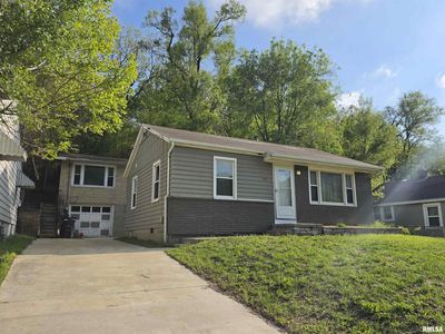 Property at 909 & 909-1/2 Meadow Ave, East Peoria, IL