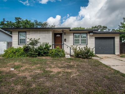 1221 Vance Dr