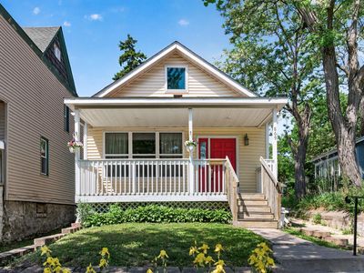 869 Desoto St