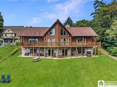 5104 W Lake Rd