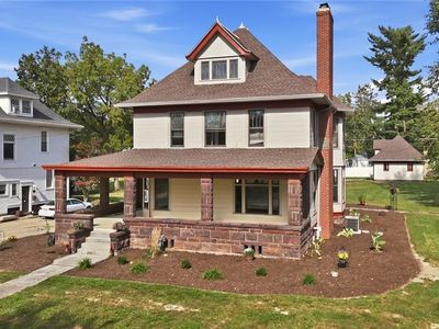 847 Center St