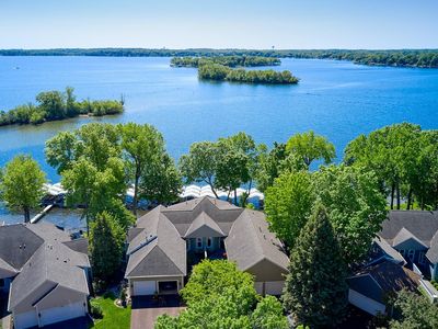 3008 Pelican Point Cir