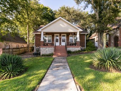 208 Rayon Dr