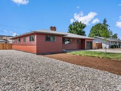 285 SW Claypool St