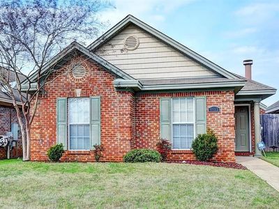 8913 Laney Ln