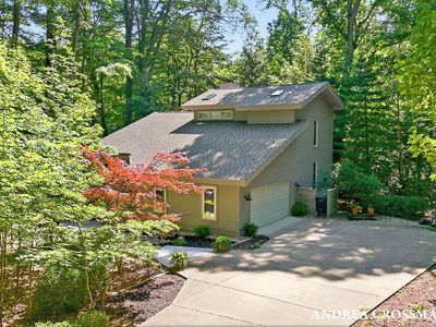 1215 Ash Dr