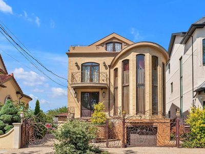 7 Whitman Dr