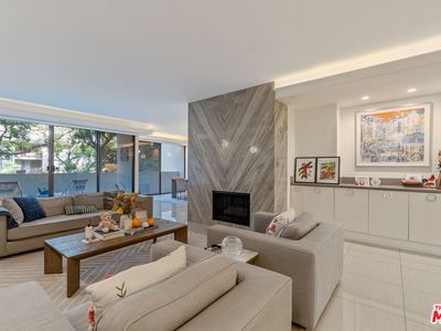 325 N Oakhurst Dr APT 203