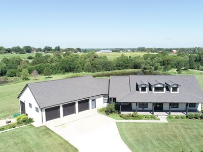 1265 Lakeview Ln