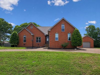 213 Fox Hunt Ln