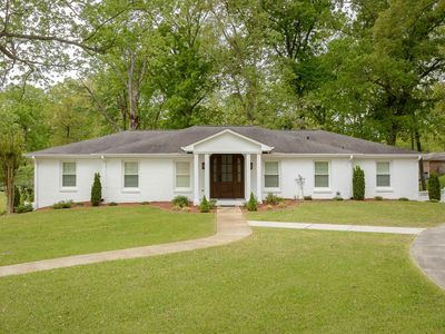 102 Colonial Dr