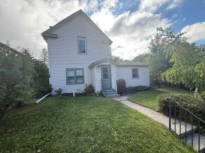 24 3rd St SE