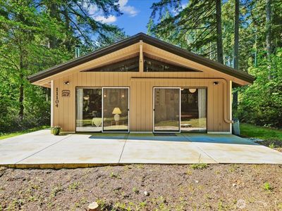11104 &11106 Leschi Circle