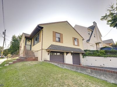697 Allwood Rd