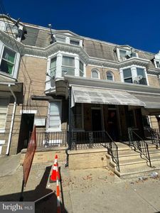 471 W King St