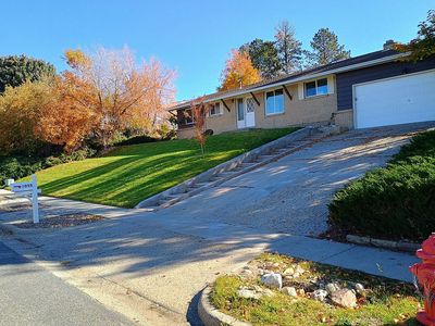 1055 S Davis Blvd