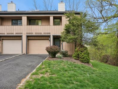 Property at 106 Stephanie Dr, North Caldwell, NJ