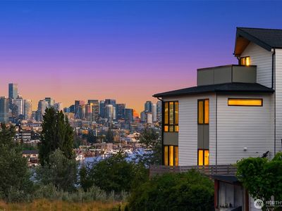 454 NE 40th Street