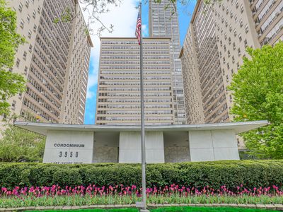3950 N Lake Shore Dr APT 1100A