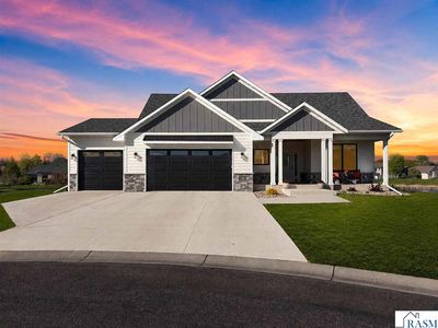 34 N Pointe Ct