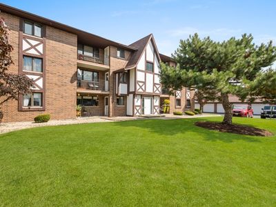 Property at 10531 S Roberts Rd APT 2D, Palos Hills, IL